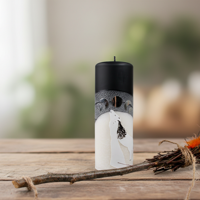 Kerze Duality in Schwarz und Weiss mit der Wolfsfrau im Mondlauf- erkenne dein Inneren Licht 