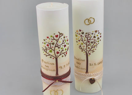 Personalisierte Hochzeitskerzen mit Lebensbaum-Motiv und Namen des Brautpaares