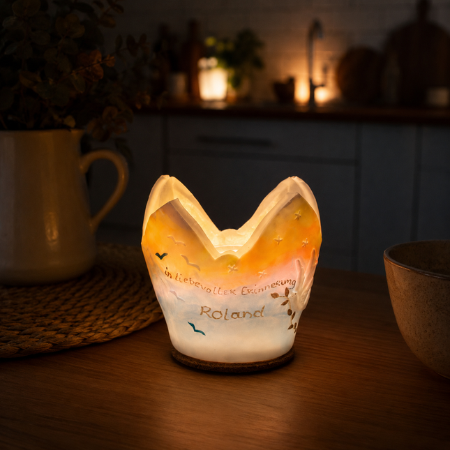 Leuchtender Lichtfang mit weißer Taube und Wunschname auf einem Wohnzimmertisch bei Nacht