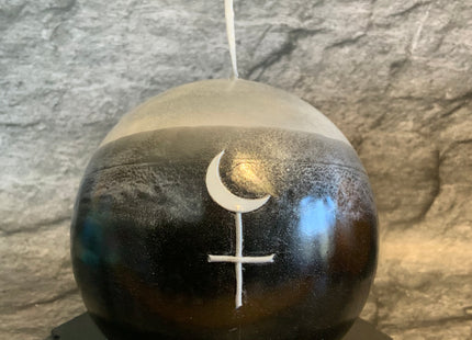 Astro-Kerze Lilith in Schwarz Weiß als spirituelle Kerze für Meditation und Journaling
