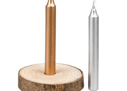 Orakel-Kerzen-Set mit goldener und silberner Ritualkerze sowie natürlicher Holzscheibe mit Kerzenloch, freigestellt für den Onlineshop.