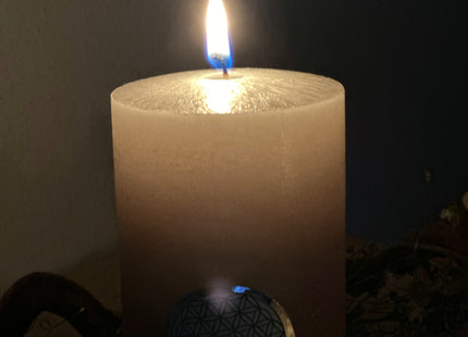 Rauhnachtkerze mit der Blume des Lebens – Ritualkerze zur Wintersonnwende