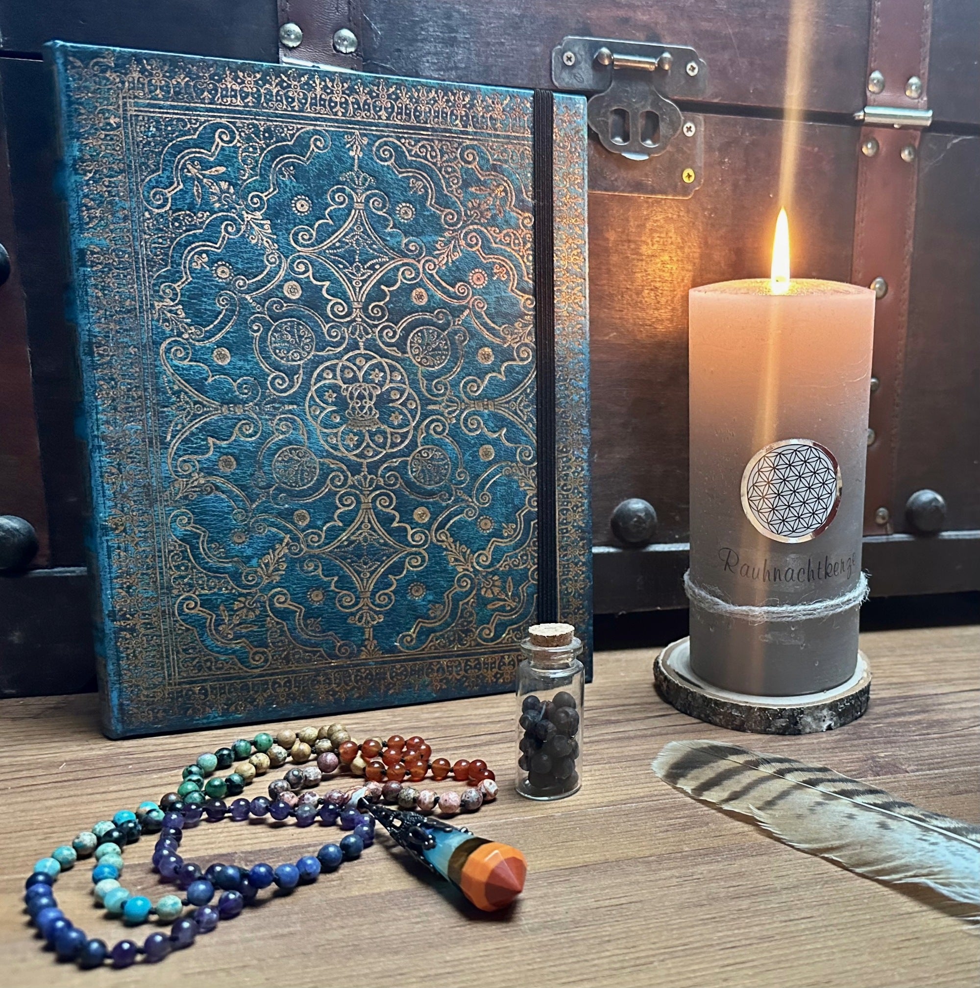 Rauhnachtkerze mit der Blume des Lebens – Ritualkerze zur Wintersonnwende