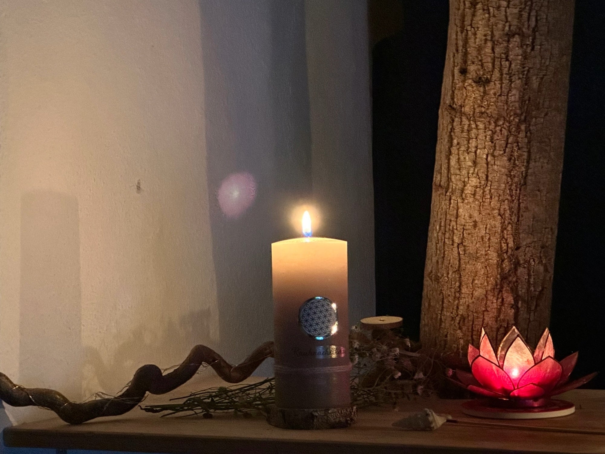 Rauhnachtkerze mit der Blume des Lebens – Ritualkerze zur Wintersonnwende