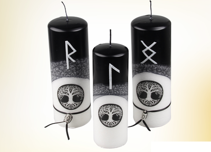 Runenkerze mit Weltenbaum für Meditation und spirituelle Rituale