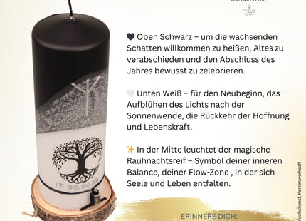 Schwarze und weiße Ritualkerze mit applizierter Rune – Symbol für Licht und Schatten