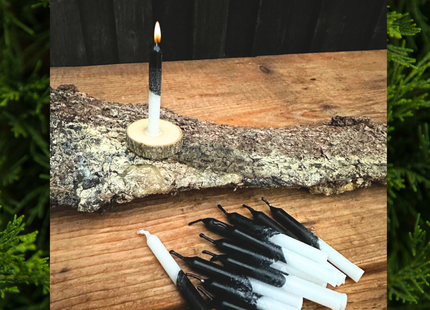 Dualitätskerze in Schwarz und Weiß im Dip-Dye-Stil – handgefertigte Schwellzeit Ritualkerze