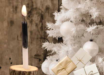 Schwellzeit Ritualkerze Schwarz-Weiß – handgefärbte Kerze für Rituale und Übergänge“