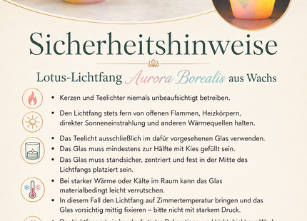 Übersichtliche Sicherheitshinweise für den handgemachten Lotus-Lichtfang Aurora Borealis aus Wachs zur sicheren Nutzung mit Teelichtglas oder LED-Licht.