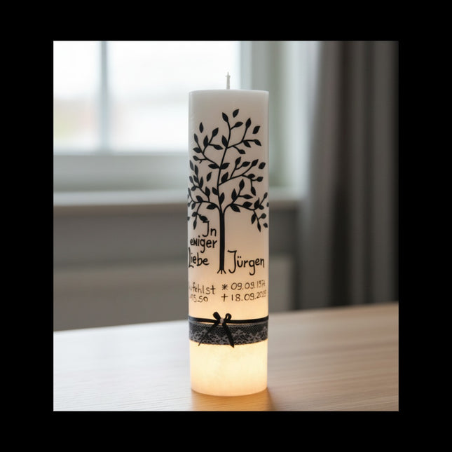 Trauerkerze mit Lebensbaum & schwarzer Schrift | Personalisierte Gedenkkerze | Handgemachtes Unikat
