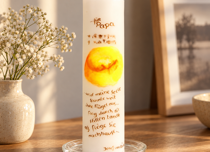 Trauerkerze mit Sonne und persönlicher Widmung – handgerollt