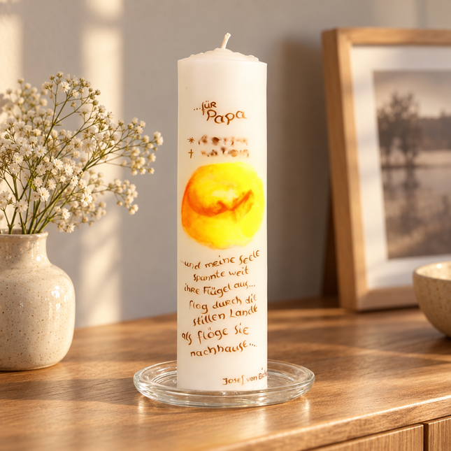 Trauerkerze mit Sonne und persönlicher Widmung – handgerollt