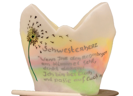 Engelslicht mit Pusteblume in zarten Pastellfarben – handgefertigter Lichtfang aus Wachs mit Widmung in Silber, erinnert an geliebte Menschen