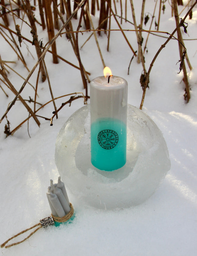 Runenkerze ISA mit Runenkompass – Spirituelle Kerze für Klarheit, Meditation & Rauhnächte