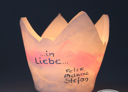 Sanft leuchtender Engels-Lichtfang aus Wachs als spirituelles Windlicht- mit persönlicher Widmung von Wachskunst.de deine Lichtermacher aus dem Fichtelgebirge 