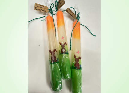 Osterkerzen Set mit drei handgemachten Stabkerzen in Schutzfolie verpackt, Hasenmotiv und Farbverlauf Grün Weiß Apricot