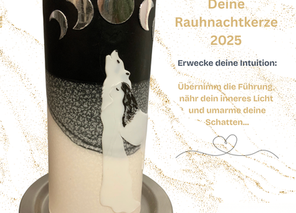 Die Geschichtenkerze von Dinah Henke – vereint Symbolik von Licht, Schatten und Mondkraft als Begleiterin für persönliche Transformation in den Rauhnächten.