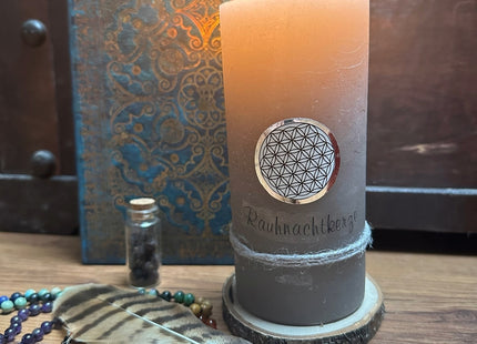 Rauhnachtkerze mit der Blume des Lebens – Ritualkerze zur Wintersonnwende