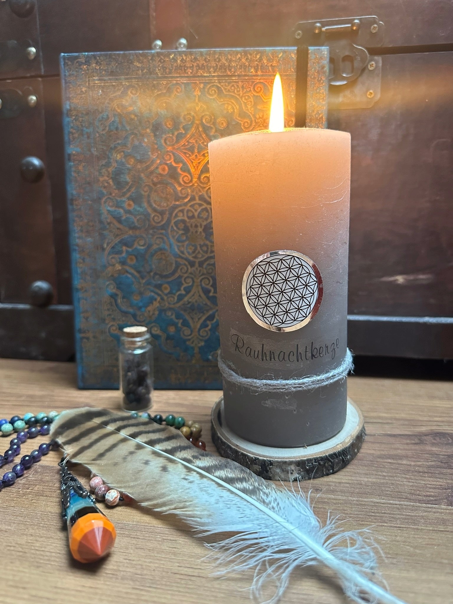 Rauhnachtkerze mit der Blume des Lebens – Ritualkerze zur Wintersonnwende