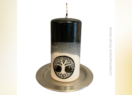 Ritualkerze mit Baum-des-Lebens-Motiv für Rauhnächte und Meditation, handgefertigt in der Lichtermacherei.